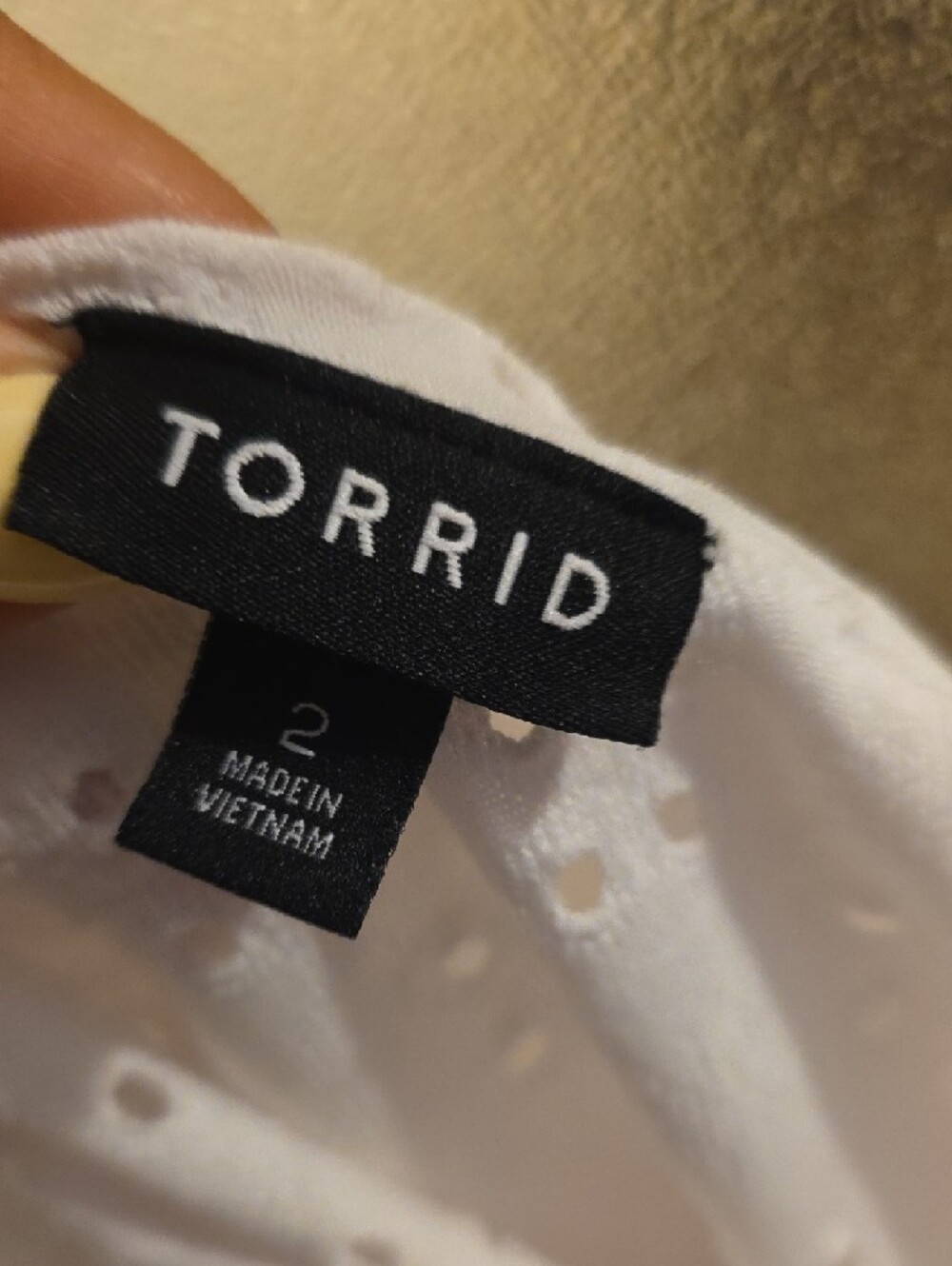 torrid White One-Shoulder Eyelet Ruffle Top - Picture 3 of 3